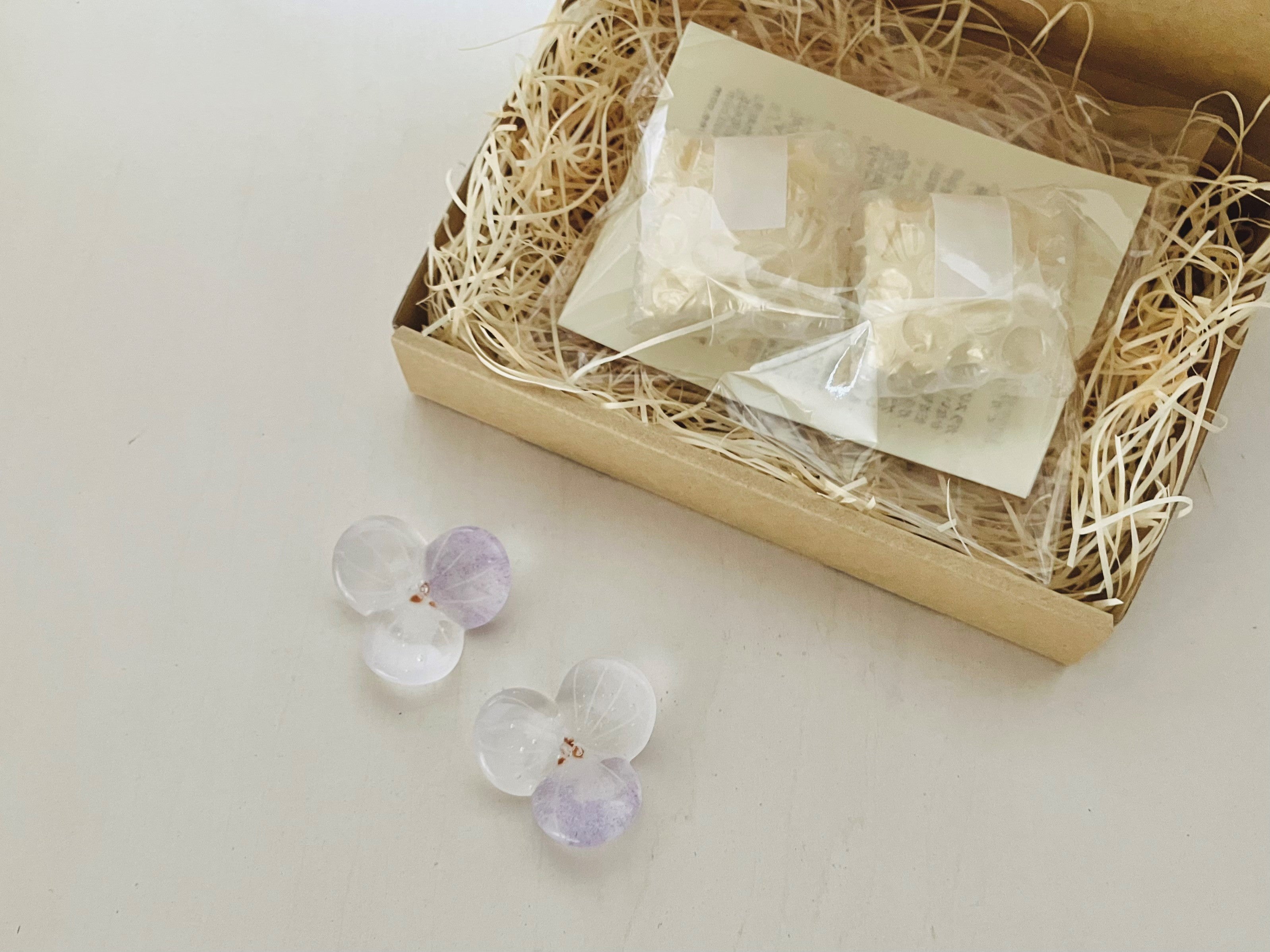 ガラスの箸置/水の花-紫色ー2個セット