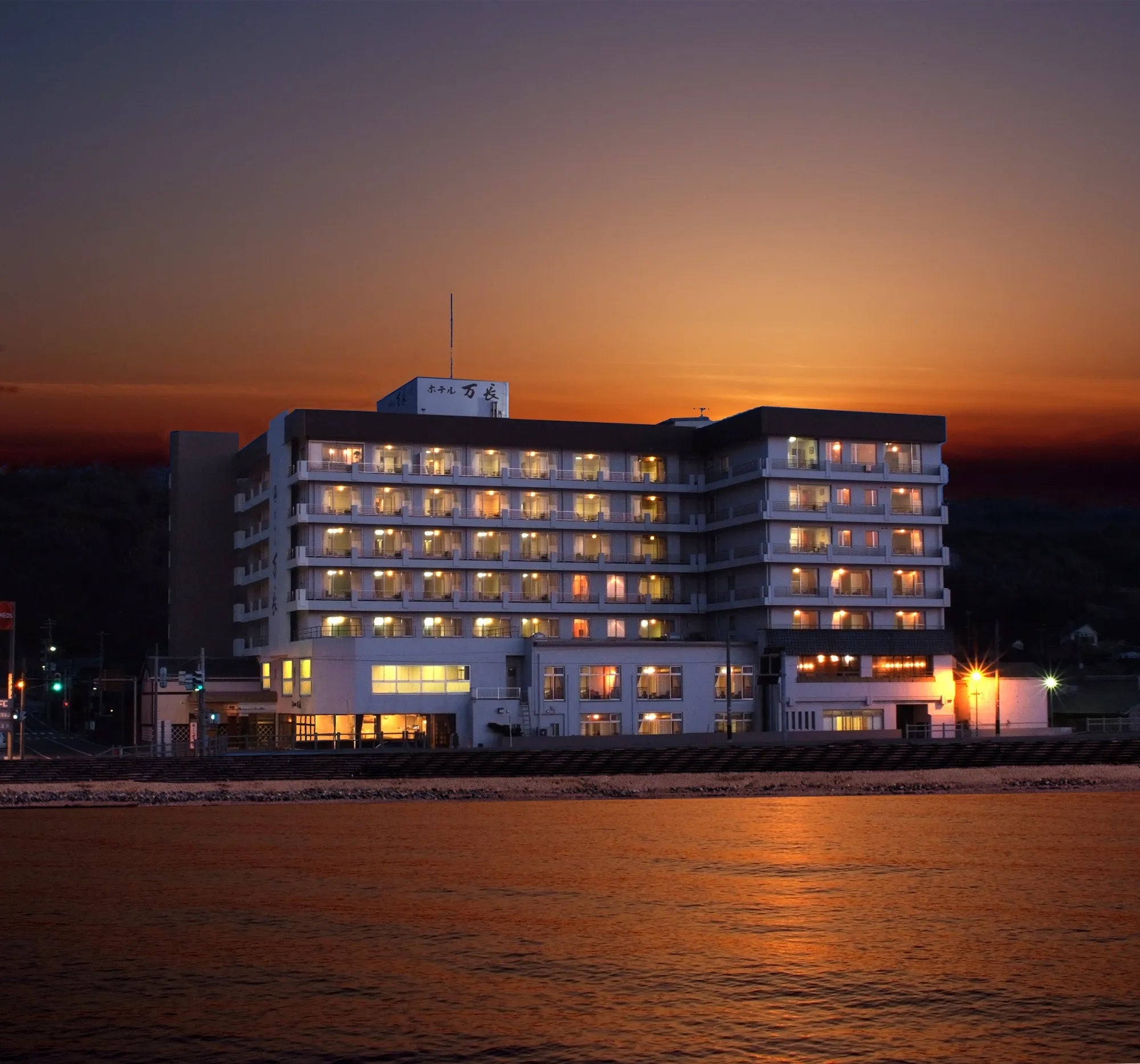 伝統と風格の宿 ホテル万長
15,000円宿泊券