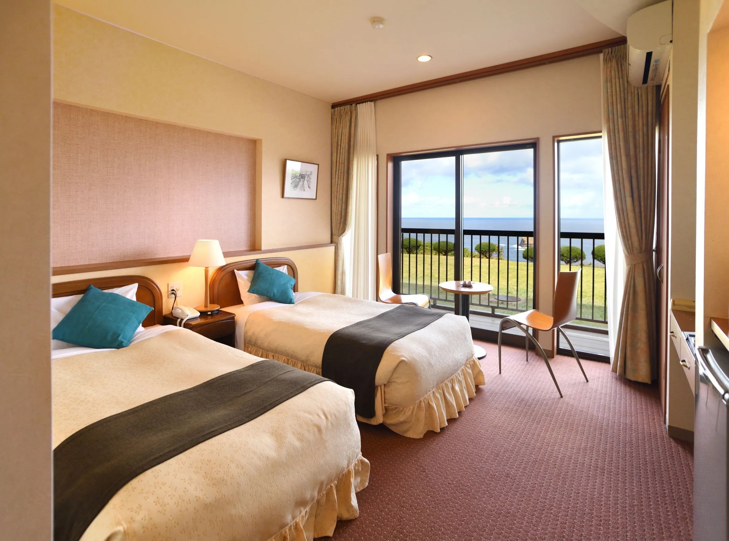 SADO二ツ亀ビューホテル1泊2食付きペア宿泊(オーシャンビューツインルーム)