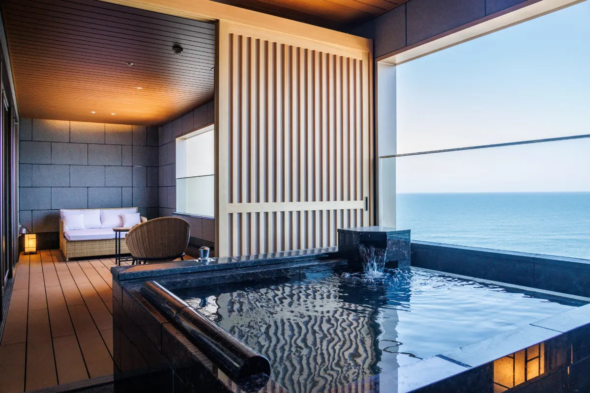 【佐渡島】HOTEL OOSADO(ホテル大佐渡) 最上階露天風呂付プレミアスイートルーム 1泊2食付2名様 平日利用